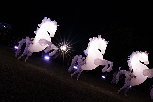 2021 Fiers a Cheval by Compagnie des Quidams (c) Marija Kanizaj 1