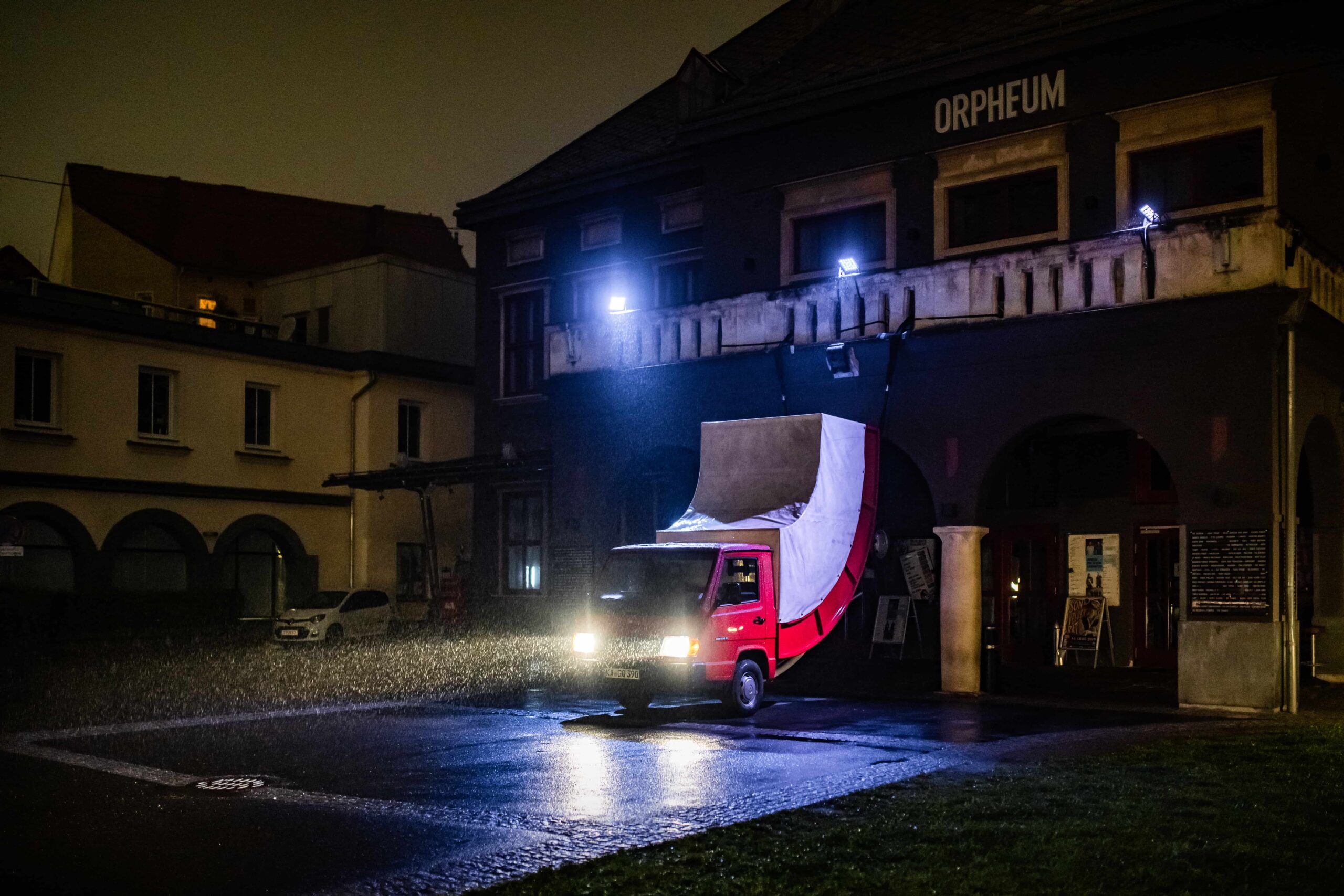 2019 Truck by Erwin Wurm (c) Alex Koch 1