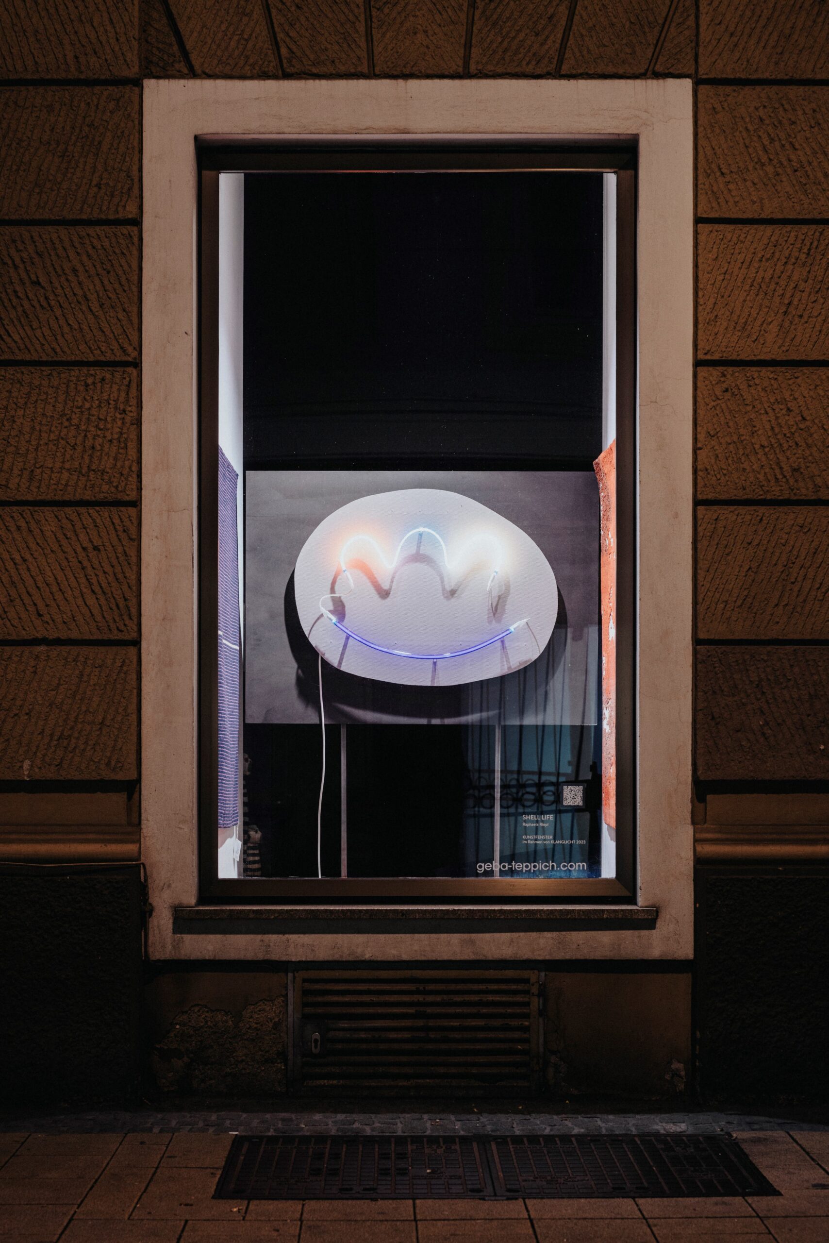 2023 Kunstfenster Shell Life and Attract & Repel by Raphaela Riepl (c) Julian Tatzl 1